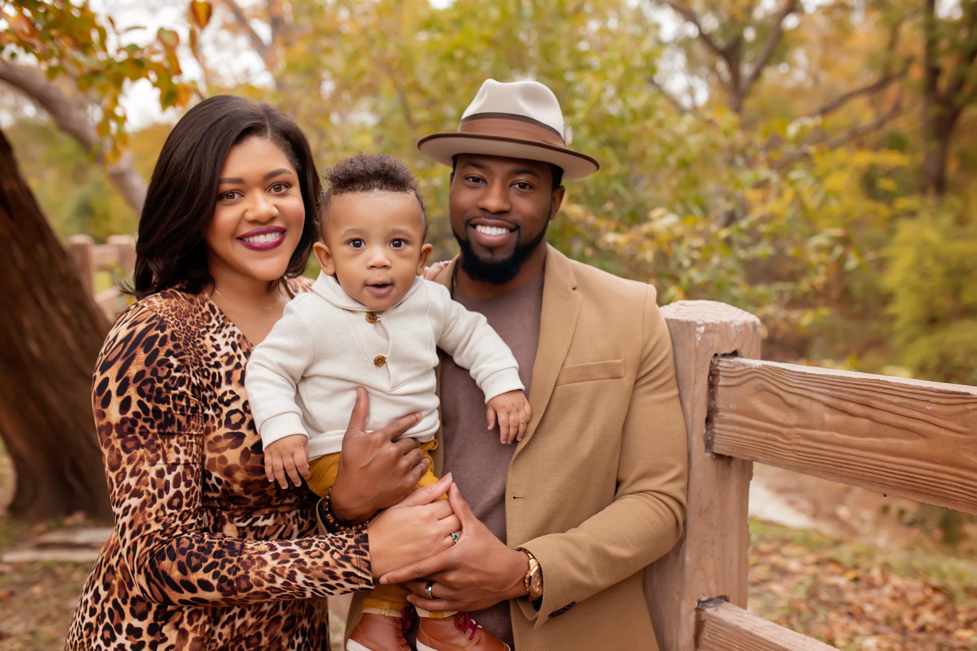 Dallas family photographer shares portrait of family of three near western style fence